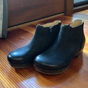 Dansko Black Leather Side Zip Chelsea Boots Sz 36 US 6